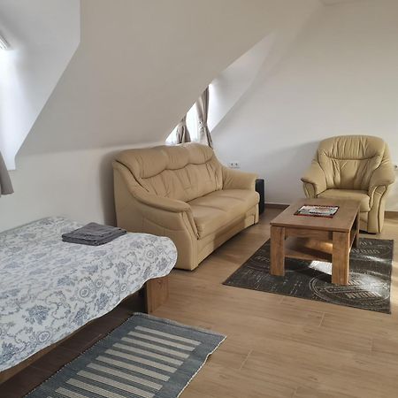 P16 Apartment Hajduboszormeny Esterno foto