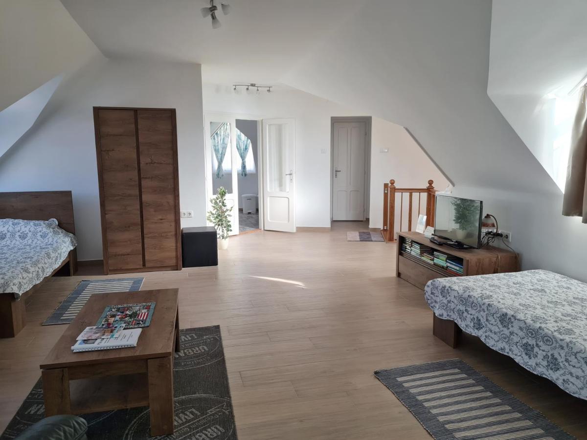 P16 Apartment Hajduboszormeny Esterno foto