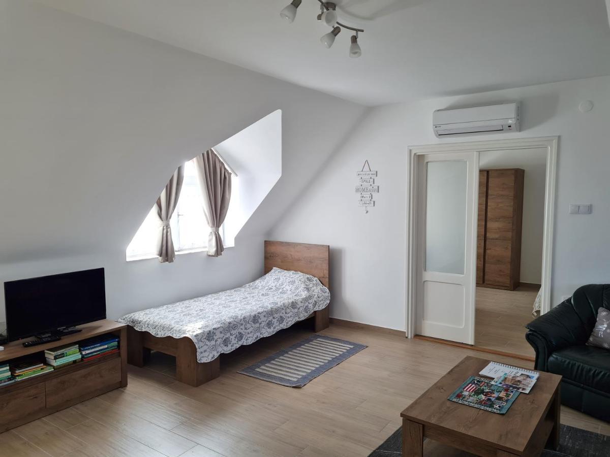 P16 Apartment Hajduboszormeny Esterno foto