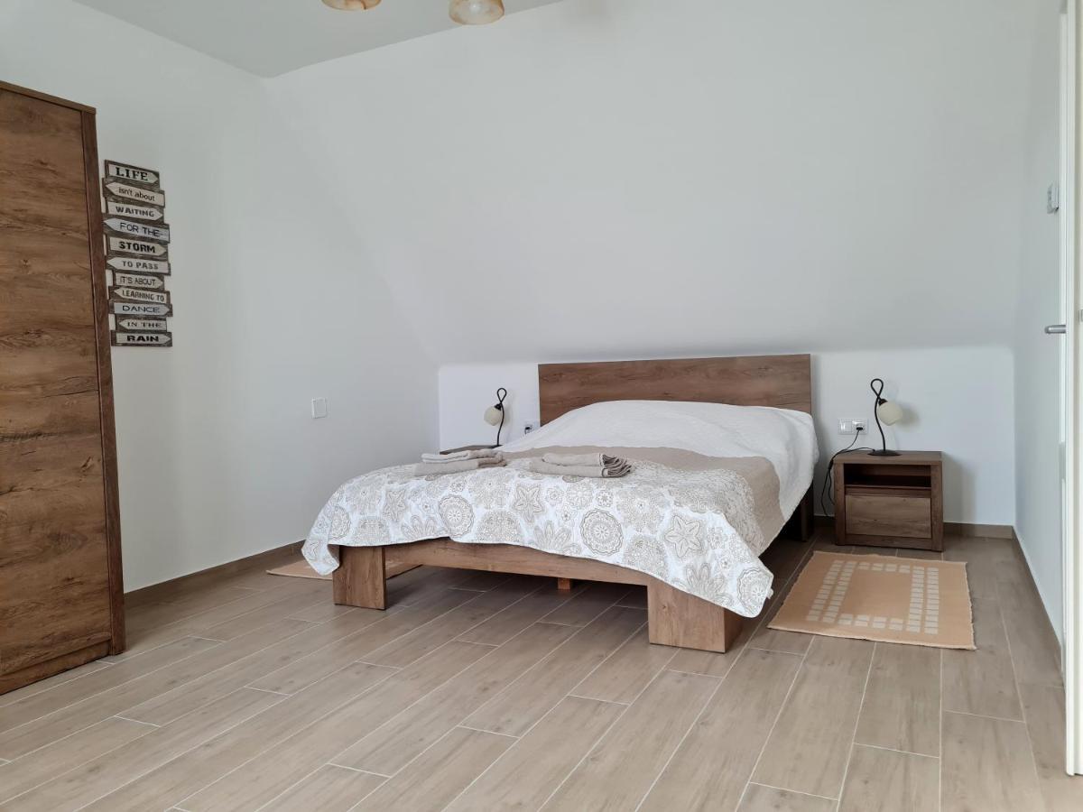 P16 Apartment Hajduboszormeny Esterno foto