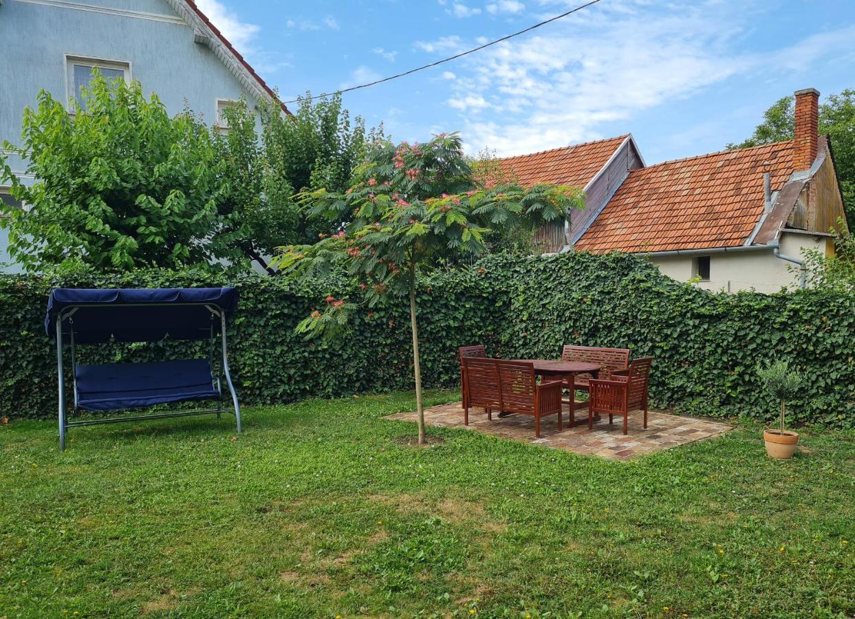 P16 Apartment Hajduboszormeny Esterno foto