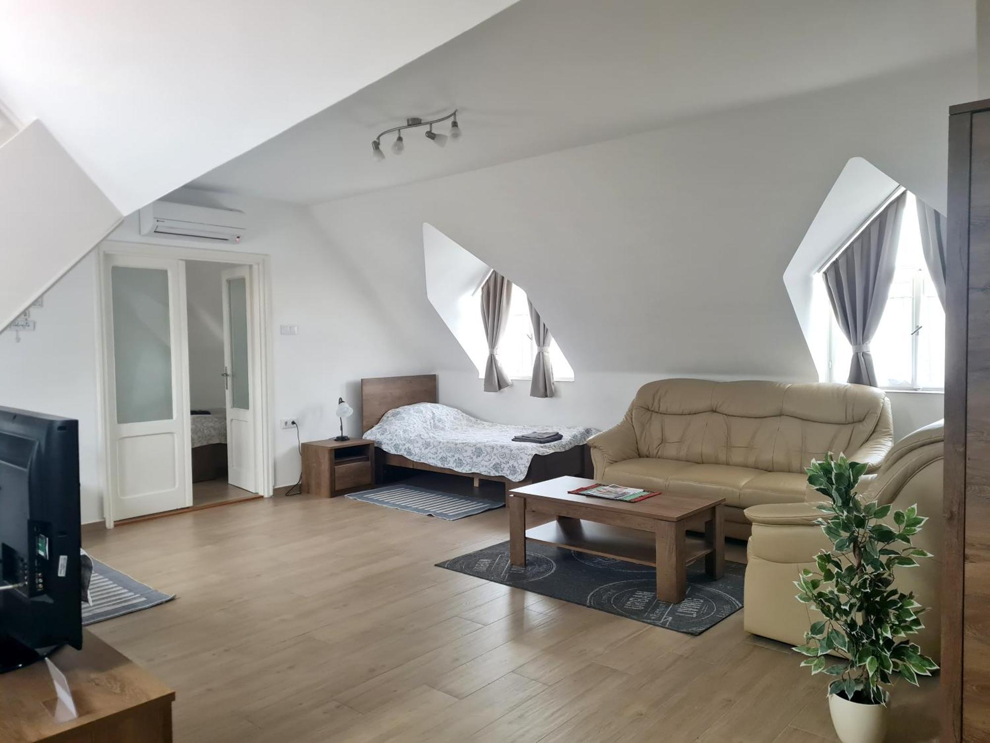 P16 Apartment Hajduboszormeny Esterno foto