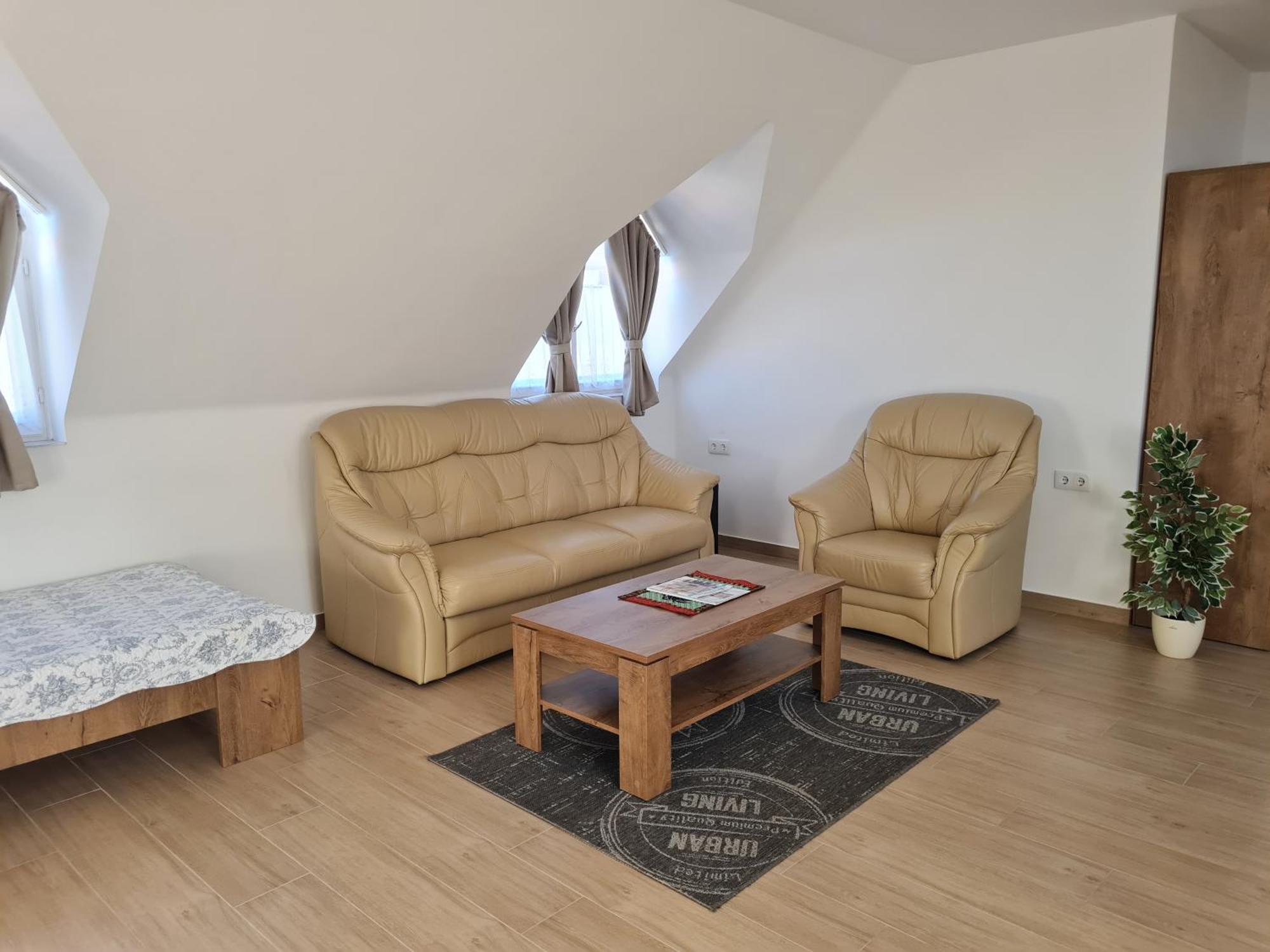 P16 Apartment Hajduboszormeny Esterno foto