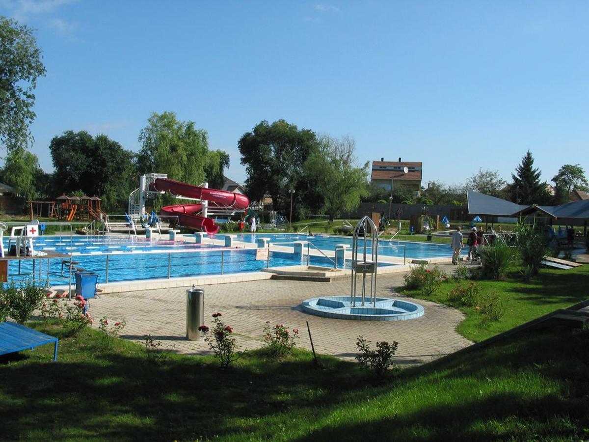 P16 Apartment Hajduboszormeny Esterno foto