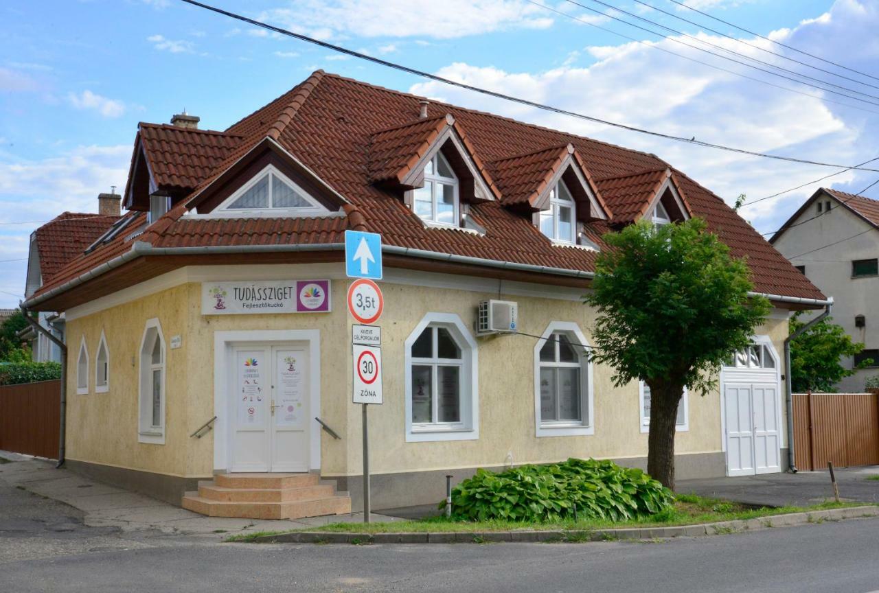 P16 Apartment Hajduboszormeny Esterno foto